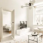 Downtown Light-filled Retreat Huoneisto *