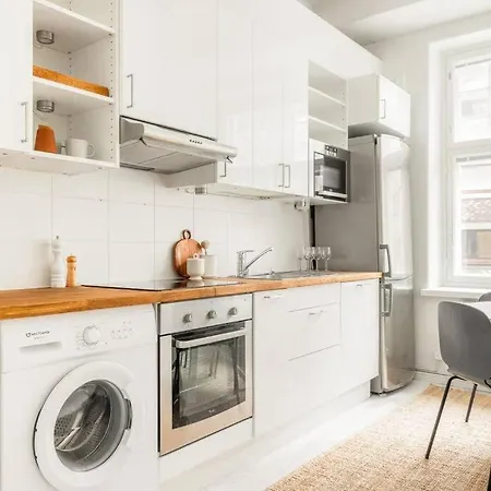 Downtown Light-filled Retreat Apartment Helsinki