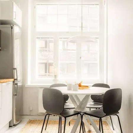 Downtown Light-filled Retreat アパート *