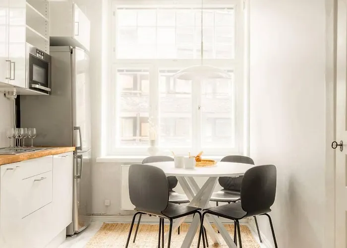 Downtown Light-filled Retreat Apartment *