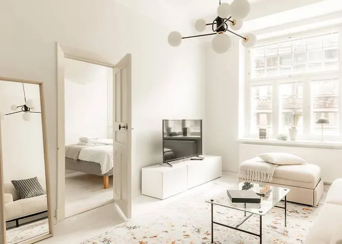 Downtown Light-filled Retreat Apartment *